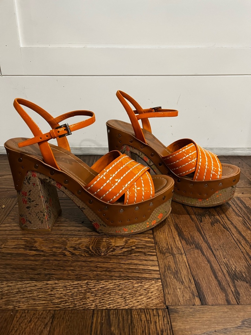 Iconic Prada platform shoes from the amazing Spring/Summer 2015 collection!! 🩷 - Picture 4 of 8